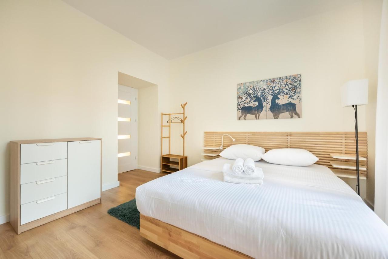 Ochota Sunny Apartment Warschau Buitenkant foto