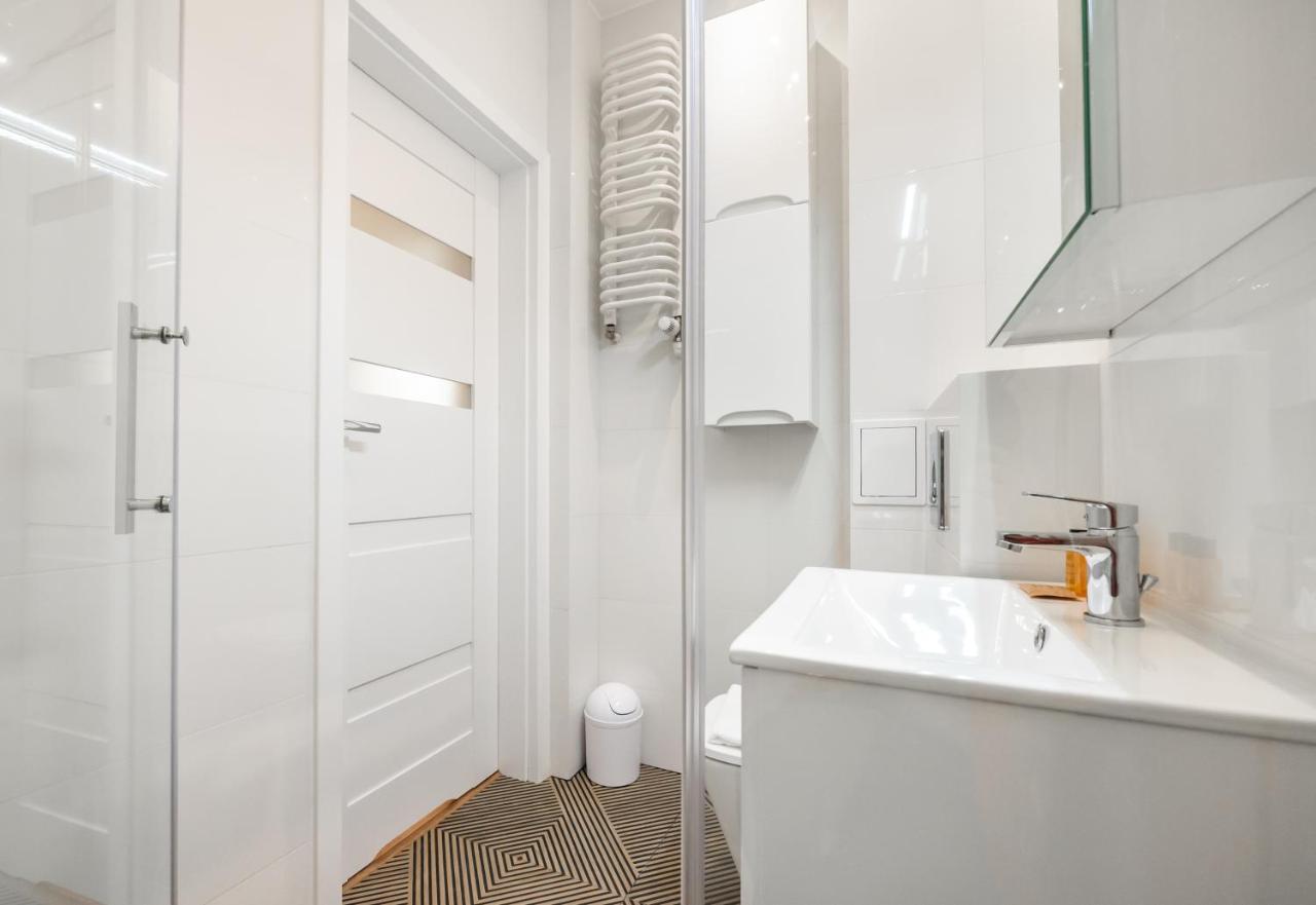 Ochota Sunny Apartment Warschau Buitenkant foto