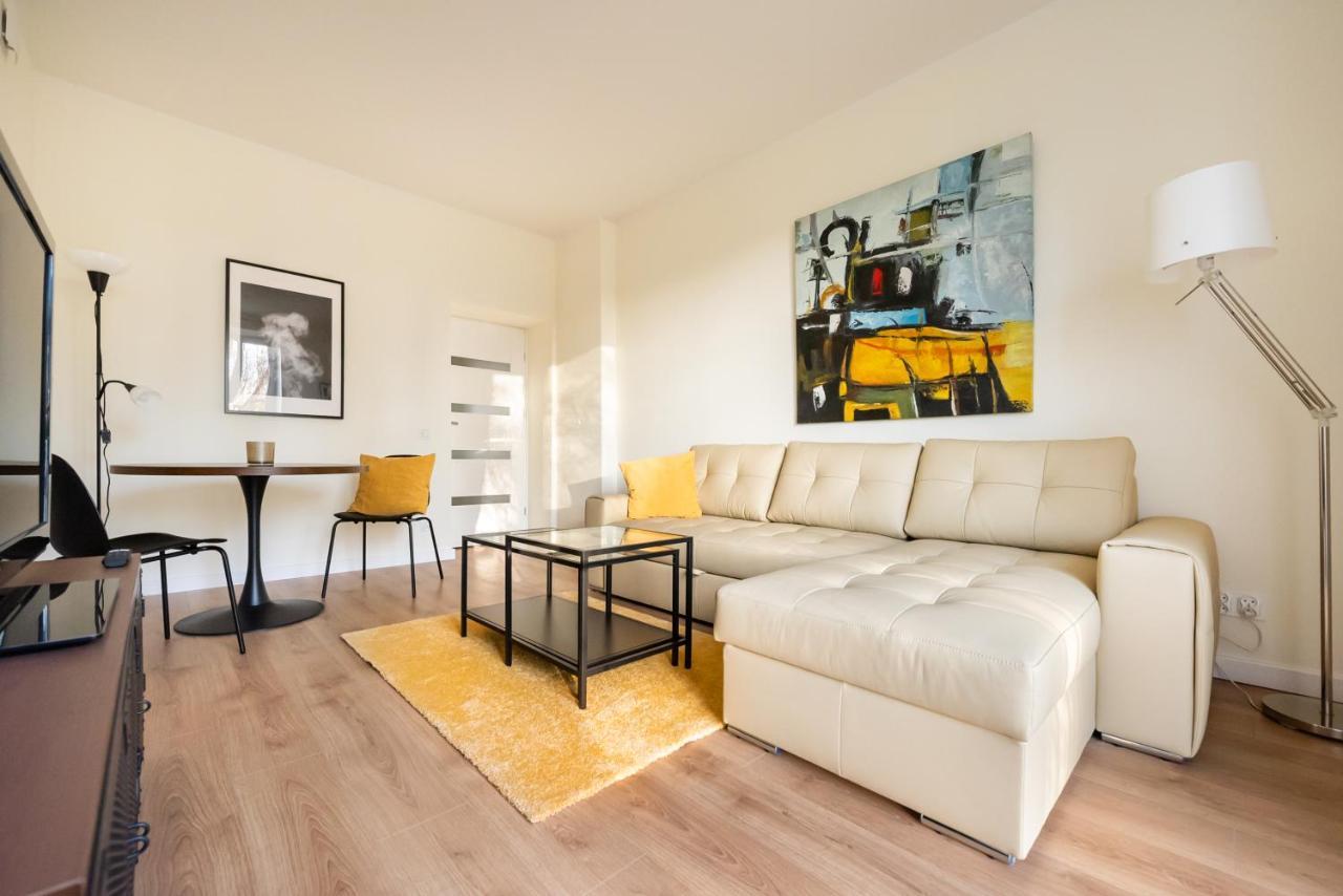 Ochota Sunny Apartment Warschau Buitenkant foto