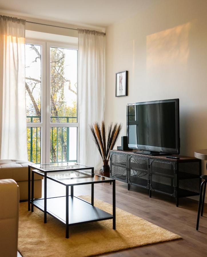 Ochota Sunny Apartment Warschau Buitenkant foto